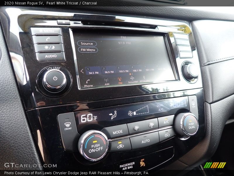 Pearl White Tricoat / Charcoal 2020 Nissan Rogue SV