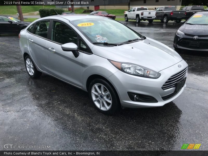Ingot Silver / Charcoal Black 2019 Ford Fiesta SE Sedan