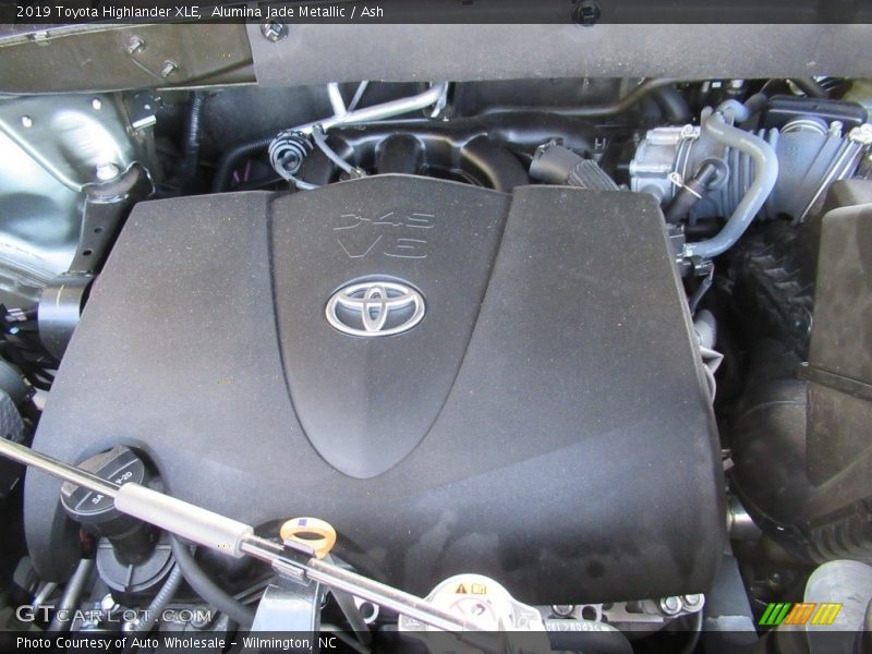 Alumina Jade Metallic / Ash 2019 Toyota Highlander XLE