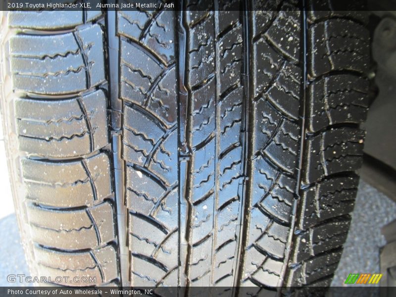 Alumina Jade Metallic / Ash 2019 Toyota Highlander XLE