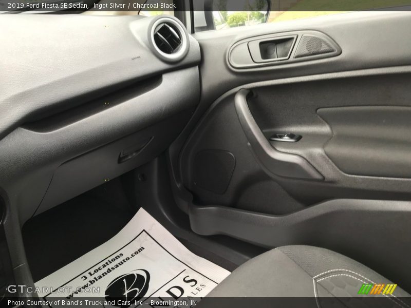 Ingot Silver / Charcoal Black 2019 Ford Fiesta SE Sedan