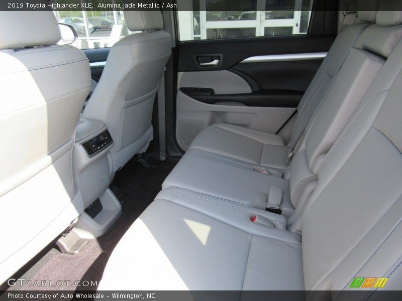 Alumina Jade Metallic / Ash 2019 Toyota Highlander XLE