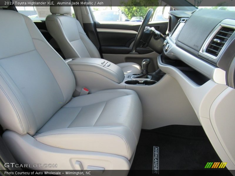 Alumina Jade Metallic / Ash 2019 Toyota Highlander XLE
