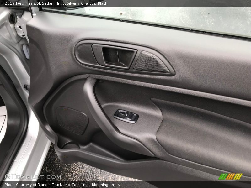 Ingot Silver / Charcoal Black 2019 Ford Fiesta SE Sedan