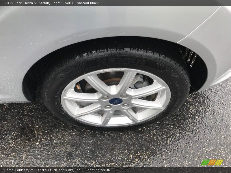 Ingot Silver / Charcoal Black 2019 Ford Fiesta SE Sedan
