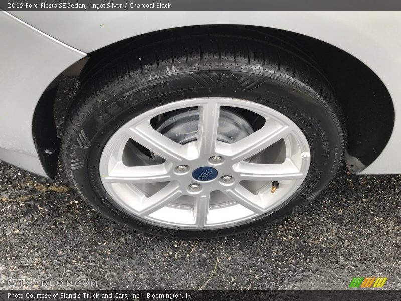 Ingot Silver / Charcoal Black 2019 Ford Fiesta SE Sedan