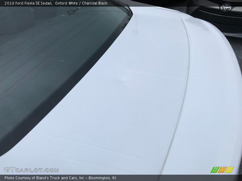 Oxford White / Charcoal Black 2019 Ford Fiesta SE Sedan