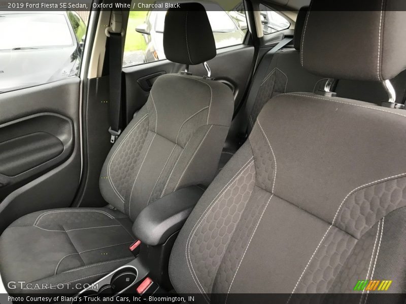 Oxford White / Charcoal Black 2019 Ford Fiesta SE Sedan