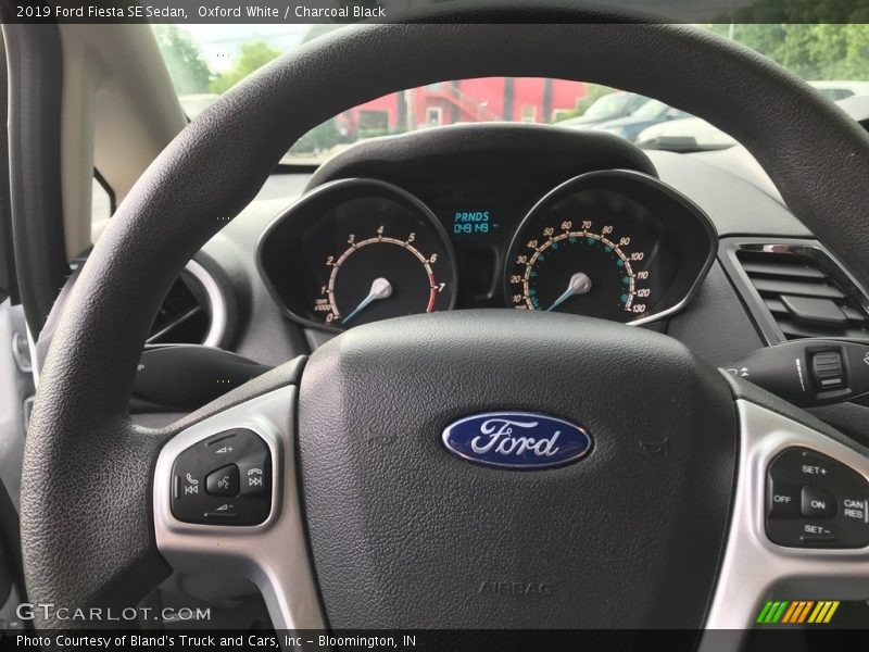 Oxford White / Charcoal Black 2019 Ford Fiesta SE Sedan