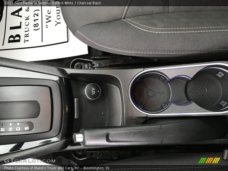 Oxford White / Charcoal Black 2019 Ford Fiesta SE Sedan