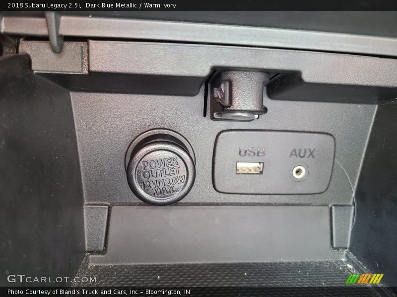Dark Blue Metallic / Warm Ivory 2018 Subaru Legacy 2.5i
