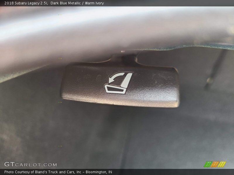 Dark Blue Metallic / Warm Ivory 2018 Subaru Legacy 2.5i