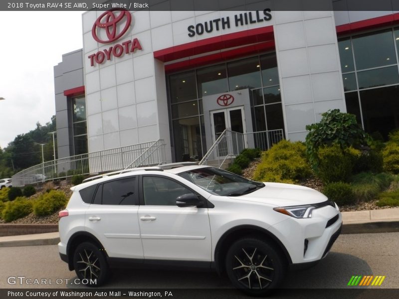 Super White / Black 2018 Toyota RAV4 SE AWD