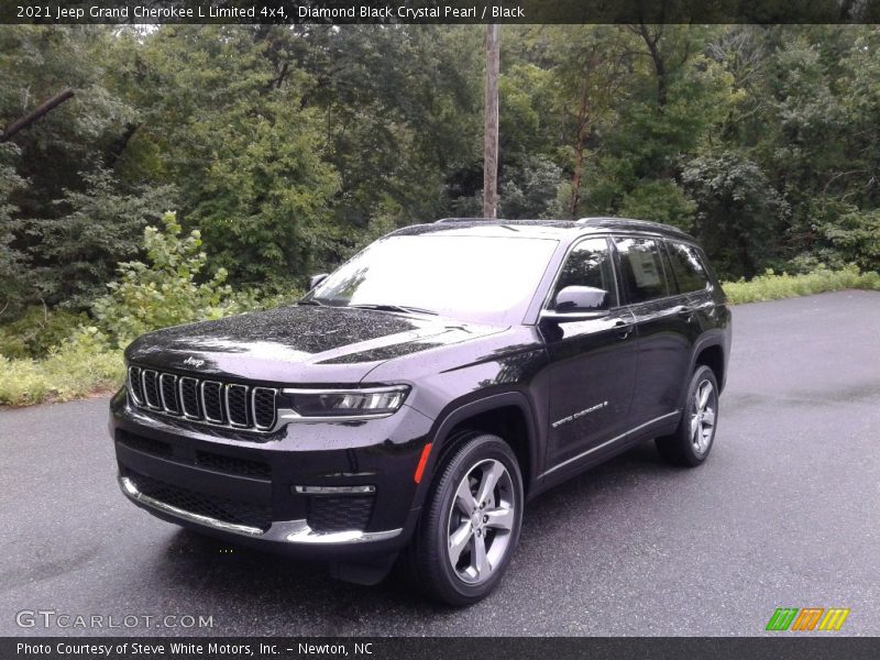 Front 3/4 View of 2021 Grand Cherokee L Limited 4x4