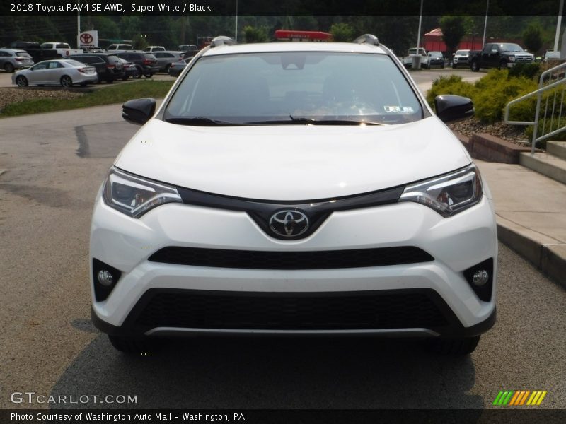 Super White / Black 2018 Toyota RAV4 SE AWD