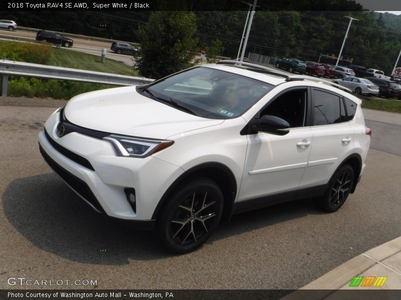 Super White / Black 2018 Toyota RAV4 SE AWD