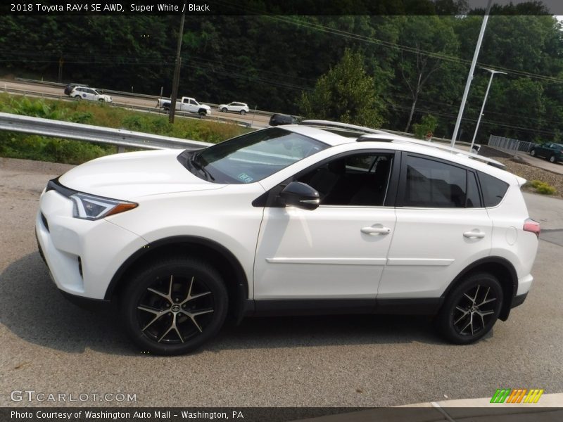 Super White / Black 2018 Toyota RAV4 SE AWD