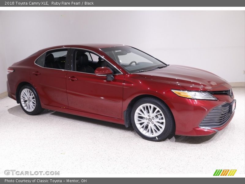Ruby Flare Pearl / Black 2018 Toyota Camry XLE