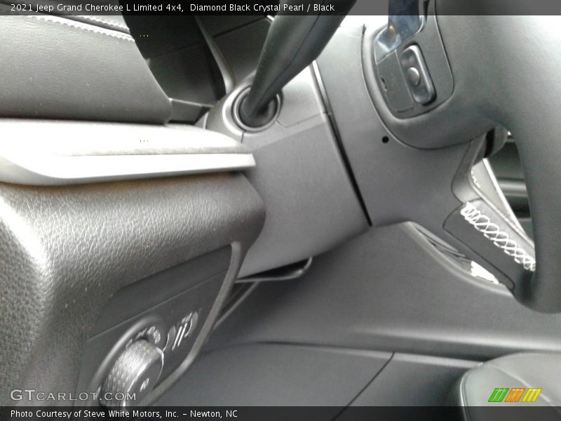 Diamond Black Crystal Pearl / Black 2021 Jeep Grand Cherokee L Limited 4x4