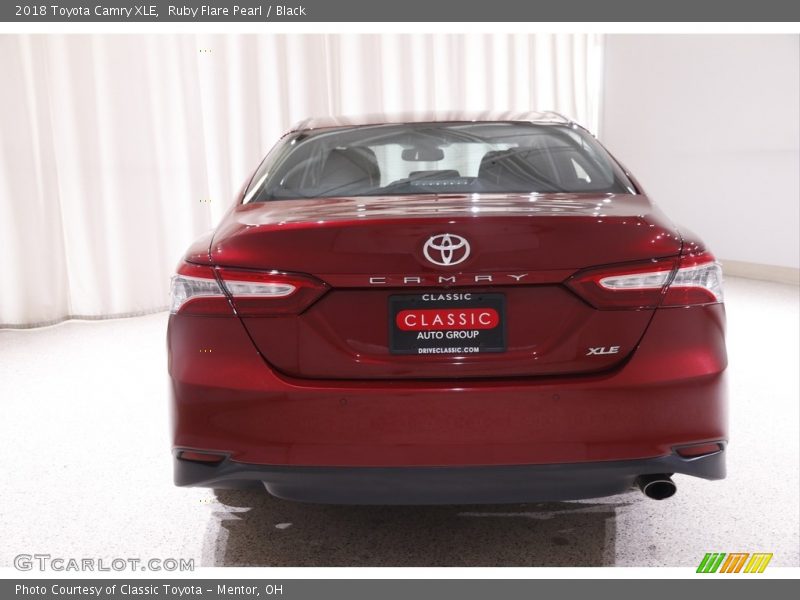 Ruby Flare Pearl / Black 2018 Toyota Camry XLE