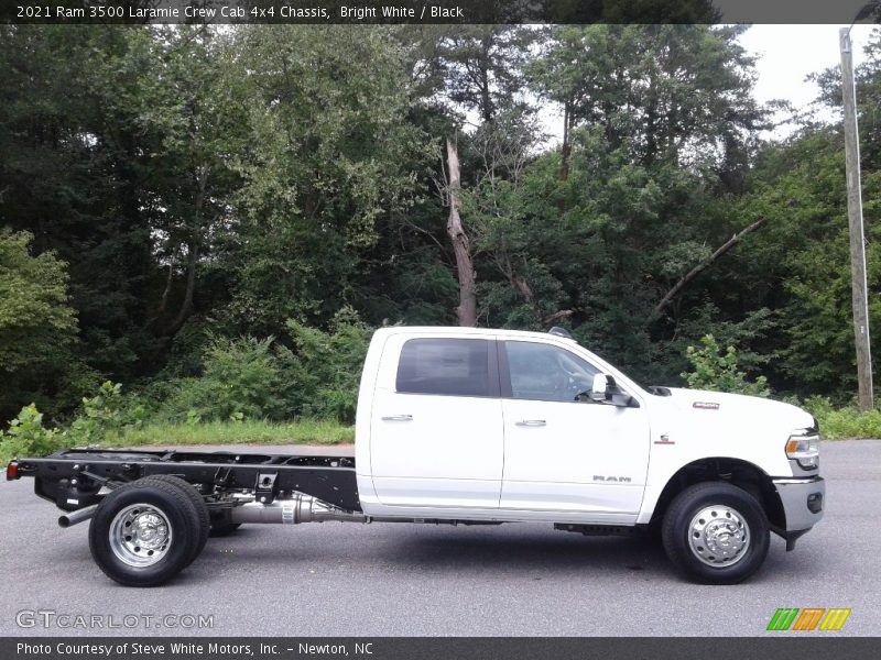 Bright White / Black 2021 Ram 3500 Laramie Crew Cab 4x4 Chassis