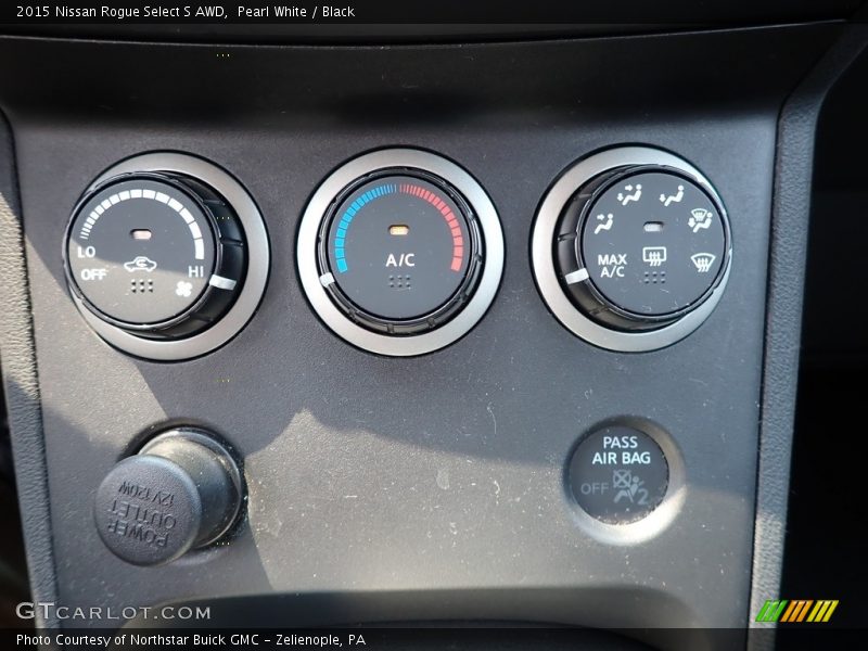 Pearl White / Black 2015 Nissan Rogue Select S AWD