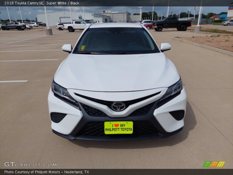 Super White / Black 2018 Toyota Camry SE