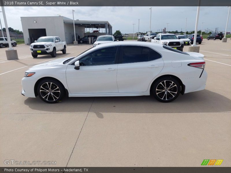 Super White / Black 2018 Toyota Camry SE
