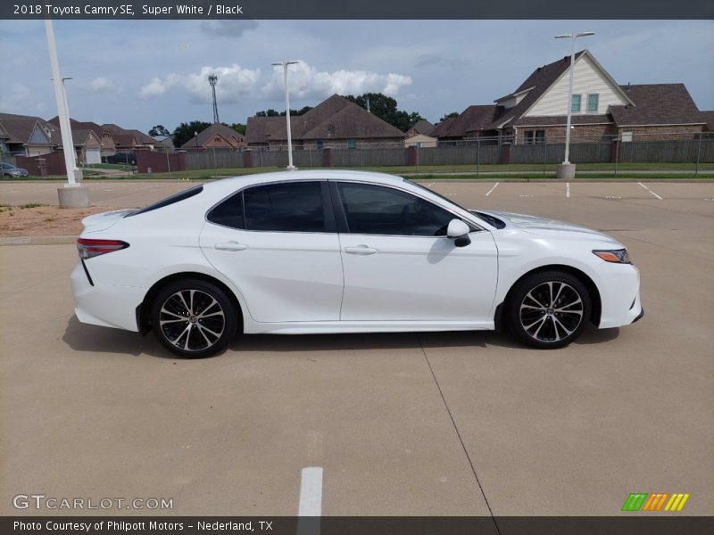 Super White / Black 2018 Toyota Camry SE