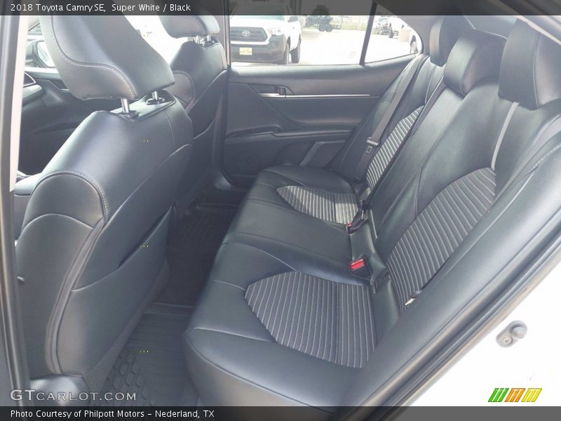 Super White / Black 2018 Toyota Camry SE