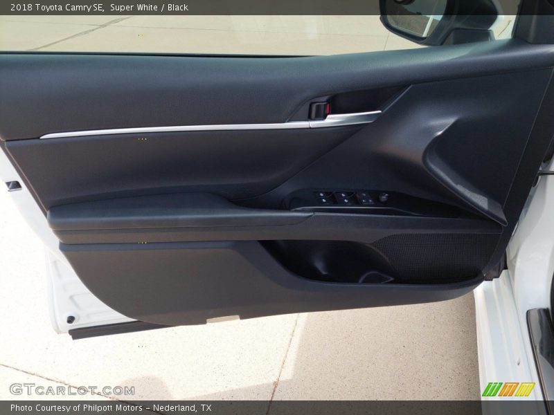 Super White / Black 2018 Toyota Camry SE