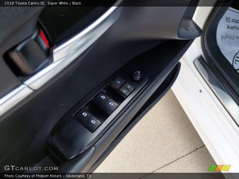 Super White / Black 2018 Toyota Camry SE