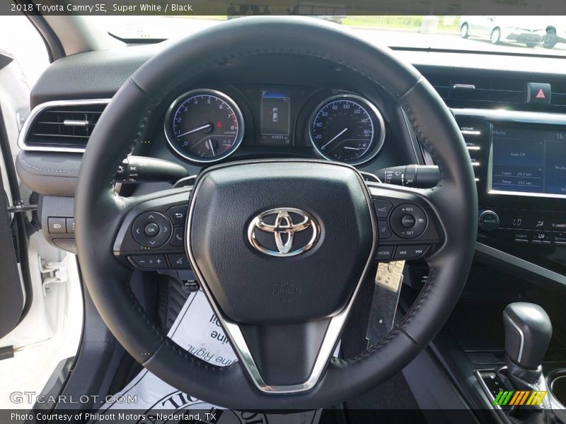 Super White / Black 2018 Toyota Camry SE