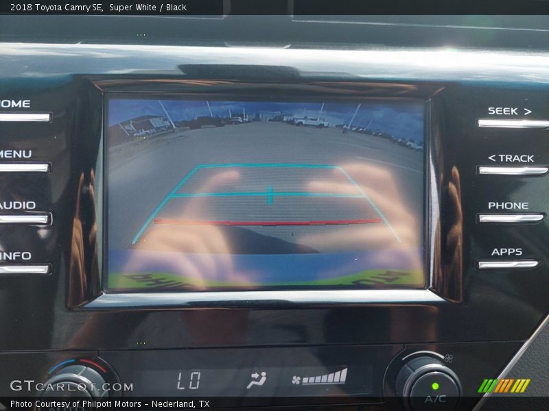 Super White / Black 2018 Toyota Camry SE