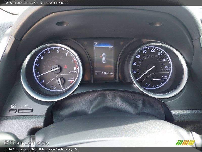 Super White / Black 2018 Toyota Camry SE