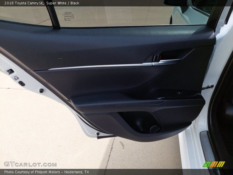 Super White / Black 2018 Toyota Camry SE