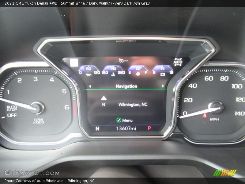 Summit White / Dark Walnut/­Very Dark Ash Gray 2021 GMC Yukon Denali 4WD