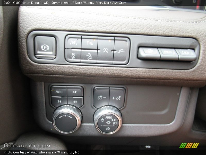 Summit White / Dark Walnut/­Very Dark Ash Gray 2021 GMC Yukon Denali 4WD