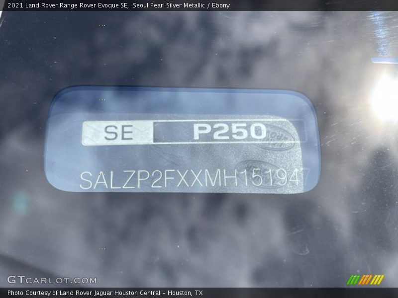 Seoul Pearl Silver Metallic / Ebony 2021 Land Rover Range Rover Evoque SE