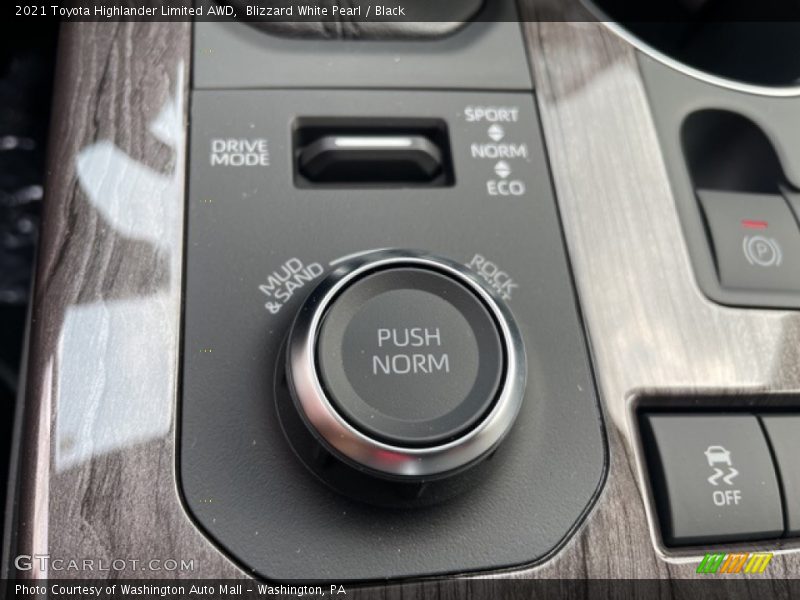 Blizzard White Pearl / Black 2021 Toyota Highlander Limited AWD