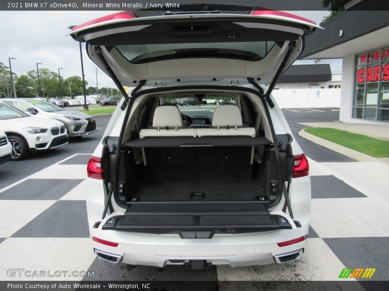  2021 X7 xDrive40i Trunk