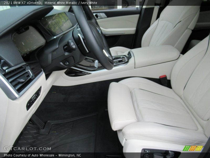 Front Seat of 2021 X7 xDrive40i