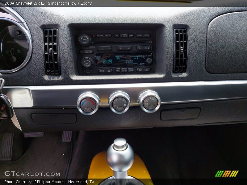 Slingshot Yellow / Ebony 2004 Chevrolet SSR LS