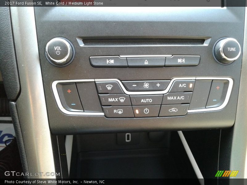 White Gold / Medium Light Stone 2017 Ford Fusion SE