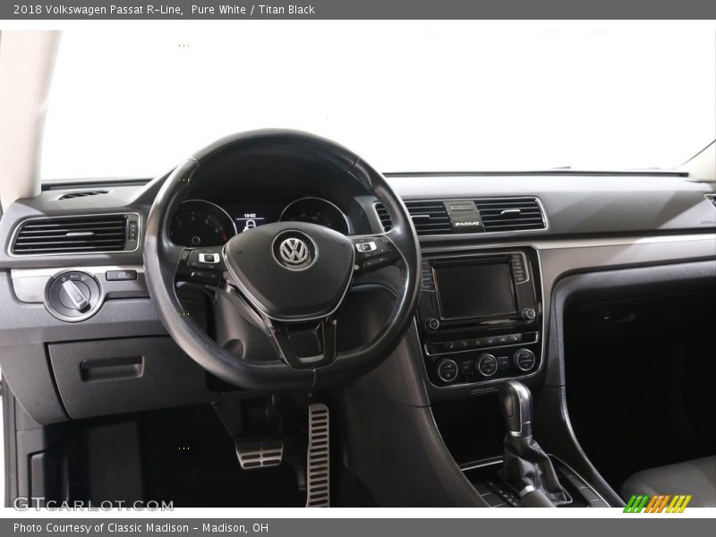 Pure White / Titan Black 2018 Volkswagen Passat R-Line
