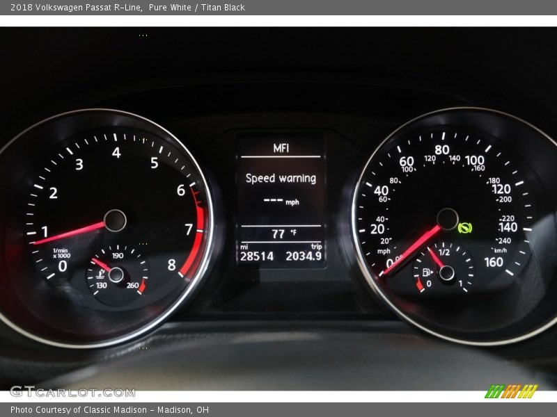 Pure White / Titan Black 2018 Volkswagen Passat R-Line