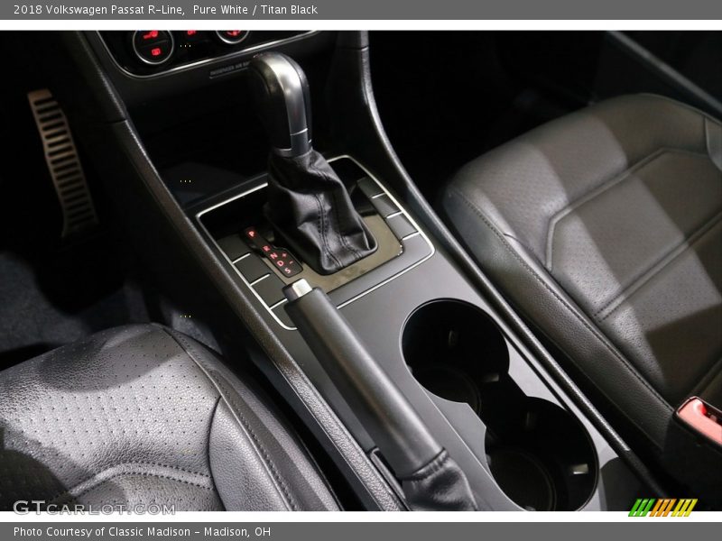 Pure White / Titan Black 2018 Volkswagen Passat R-Line