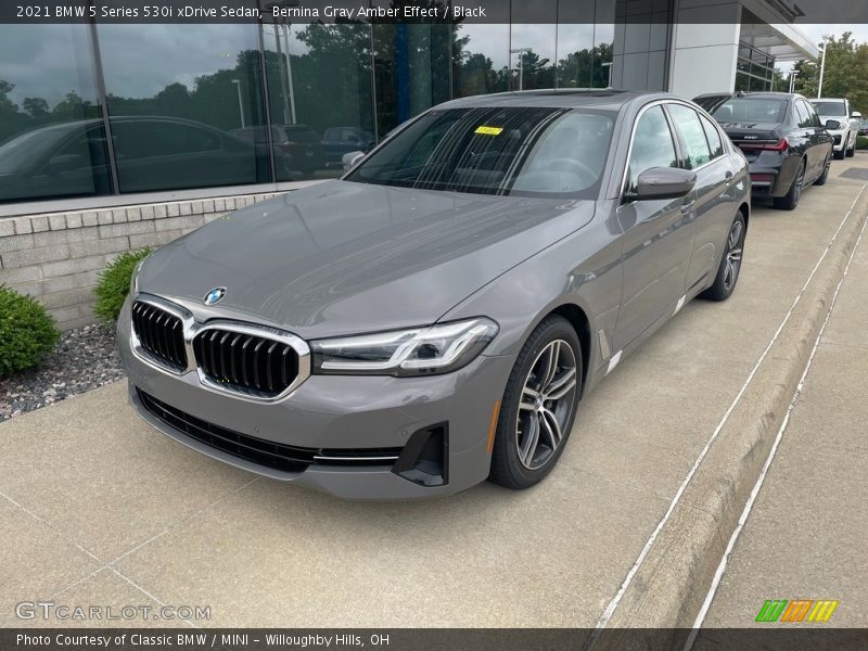 Front 3/4 View of 2021 5 Series 530i xDrive Sedan