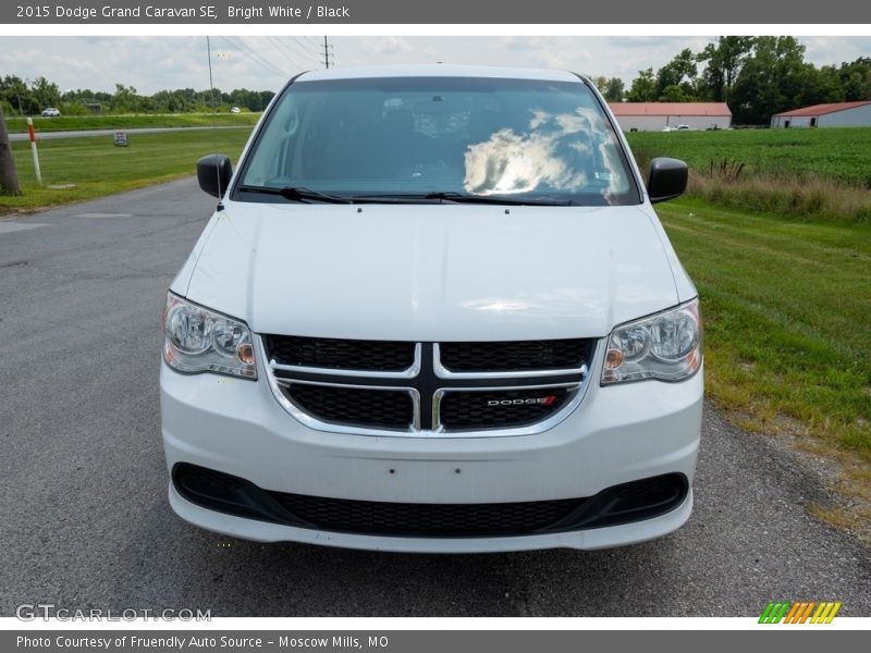 Bright White / Black 2015 Dodge Grand Caravan SE