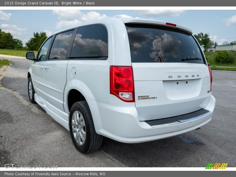 Bright White / Black 2015 Dodge Grand Caravan SE